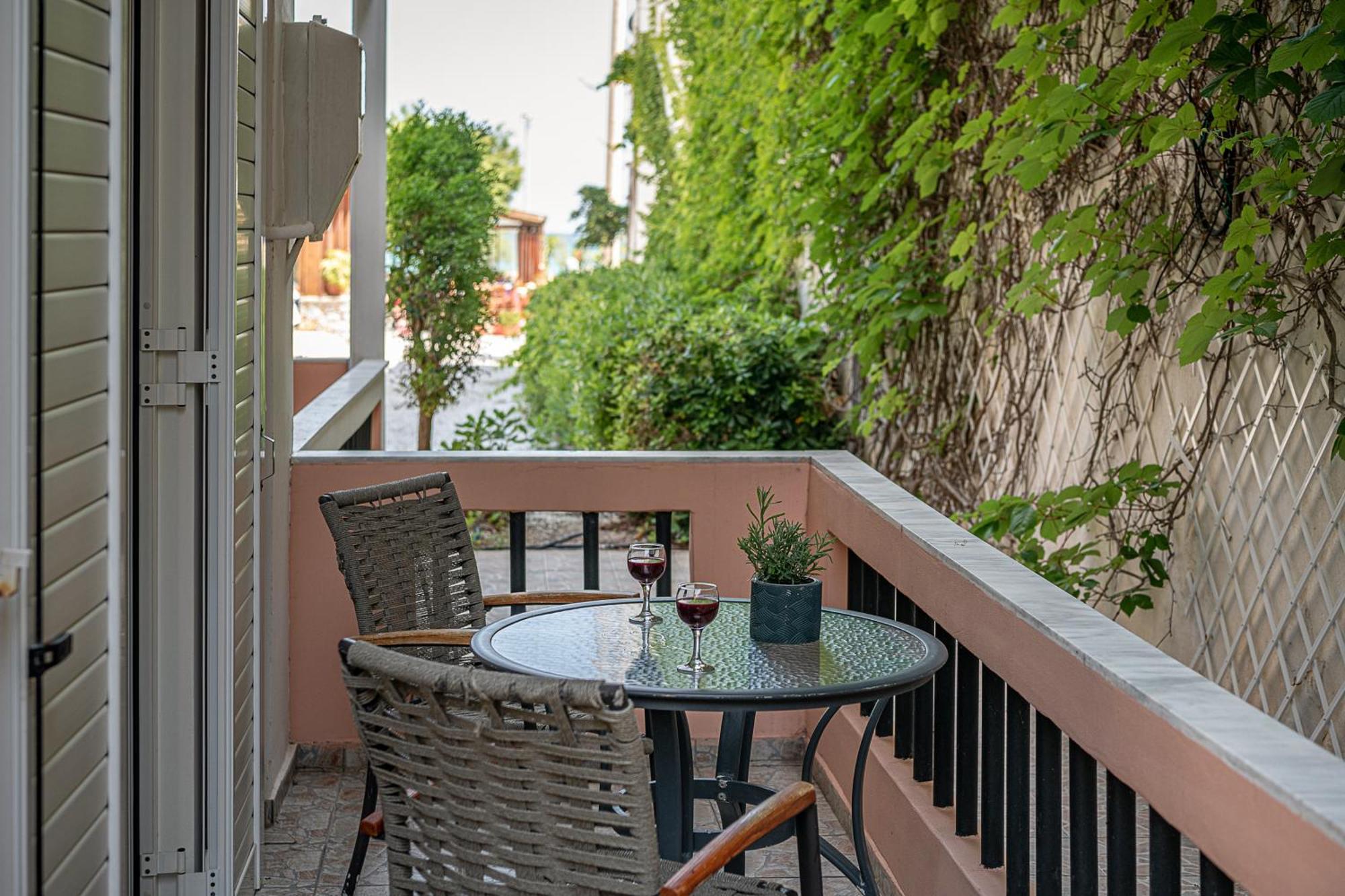 Elena Seafront Luxury Apartments Almirida Rum bild