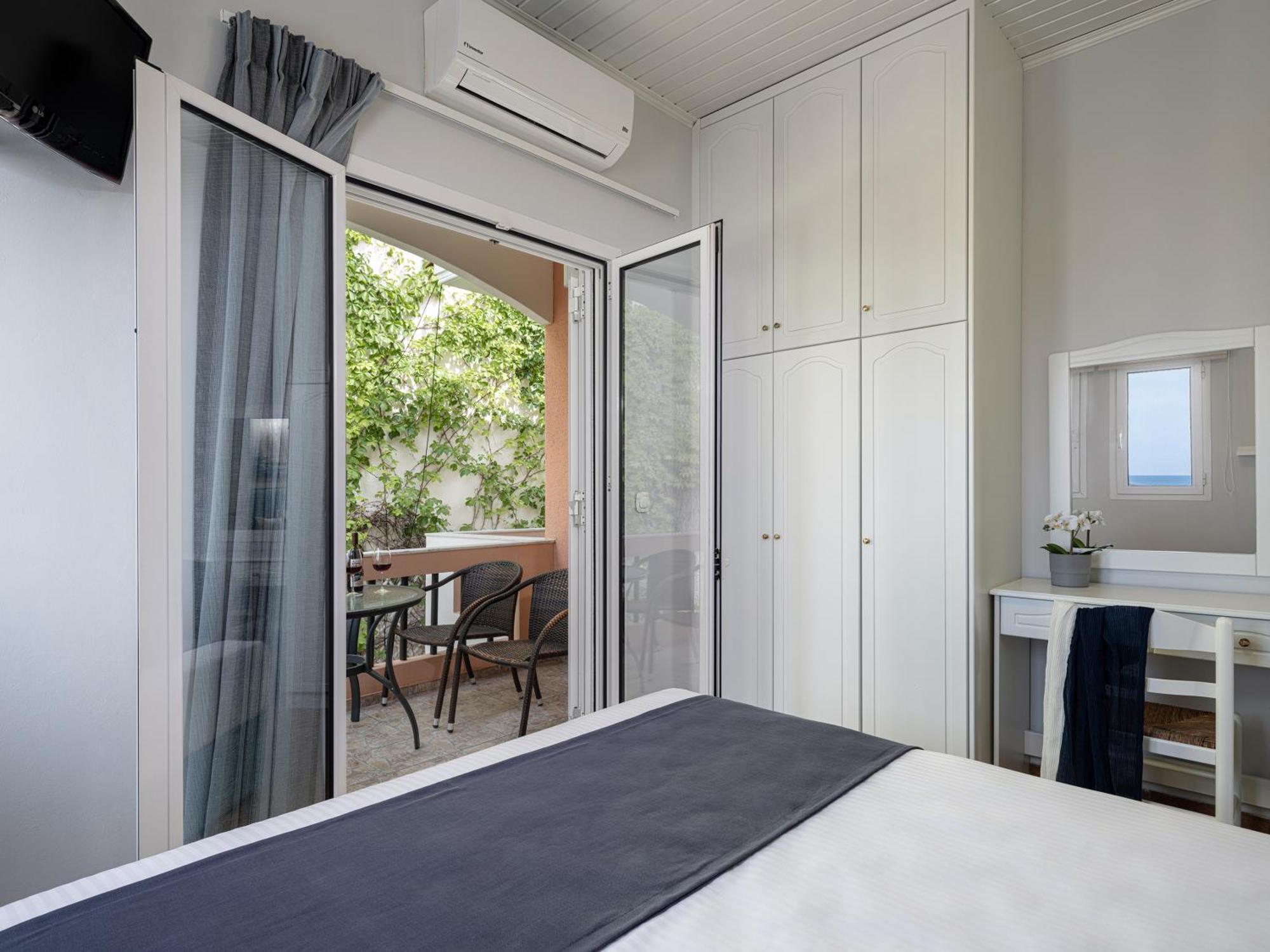 Elena Seafront Luxury Apartments Almirida Exteriör bild