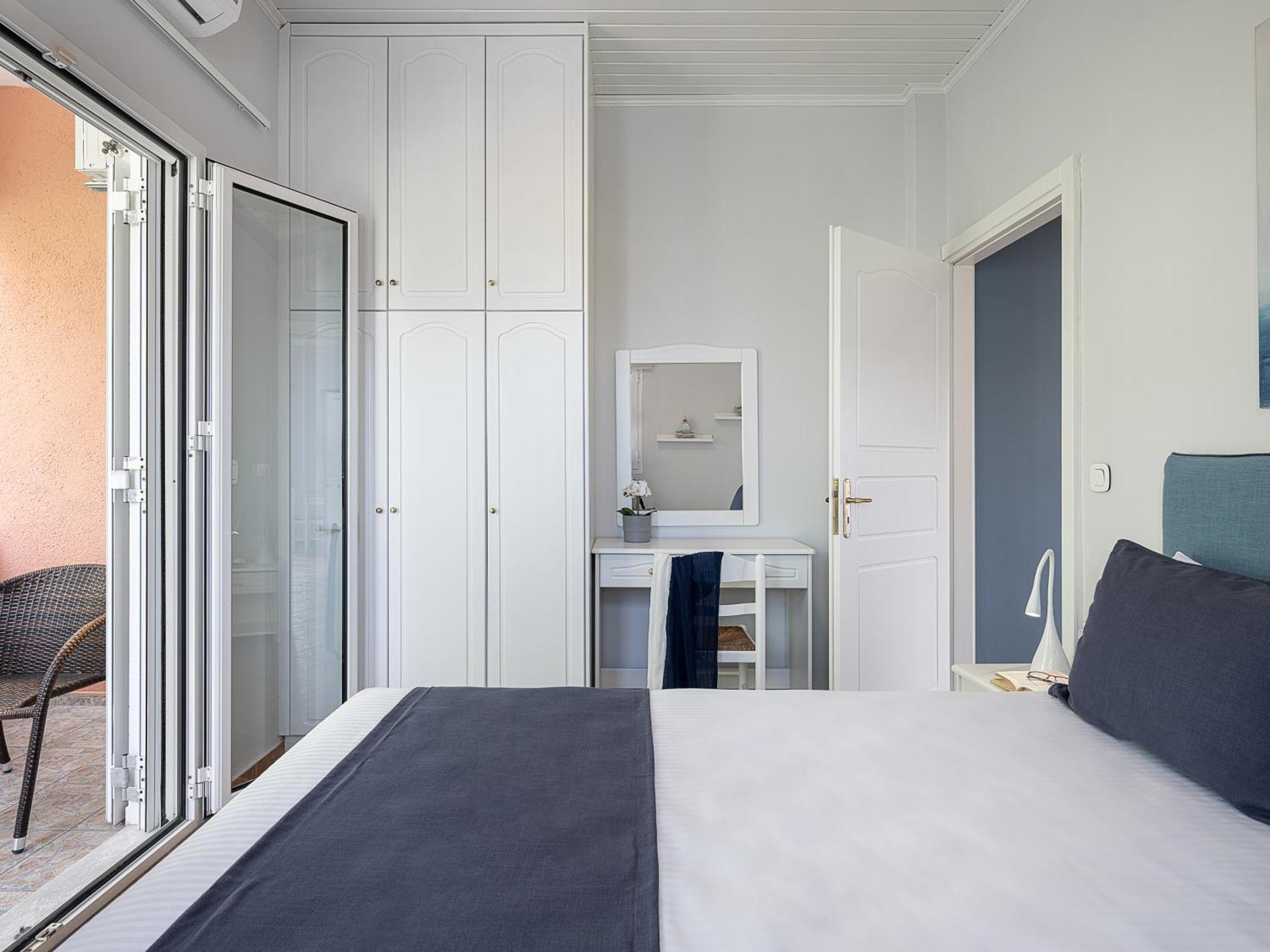 Elena Seafront Luxury Apartments Almirida Rum bild