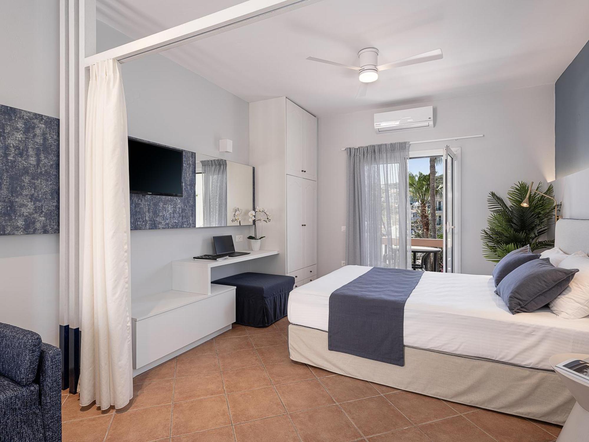 Elena Seafront Luxury Apartments Almirida Exteriör bild